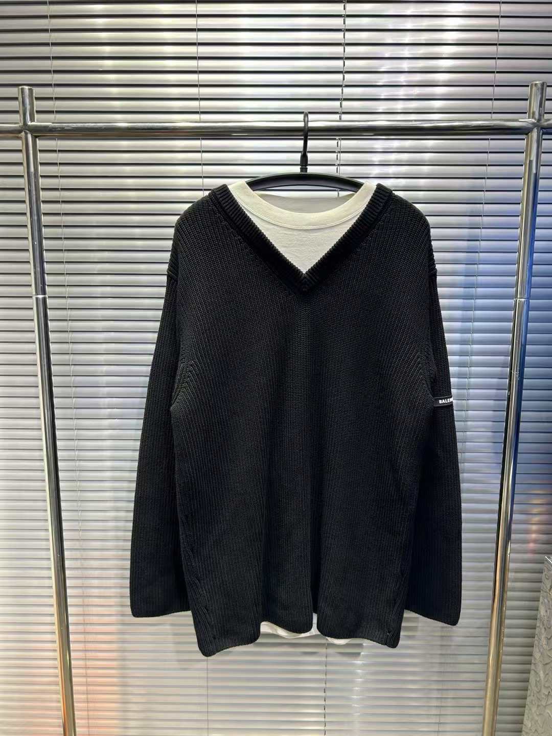 未使用 Balenciaga/巴黎世家 经典黑色假两件袖标毛衣 1号