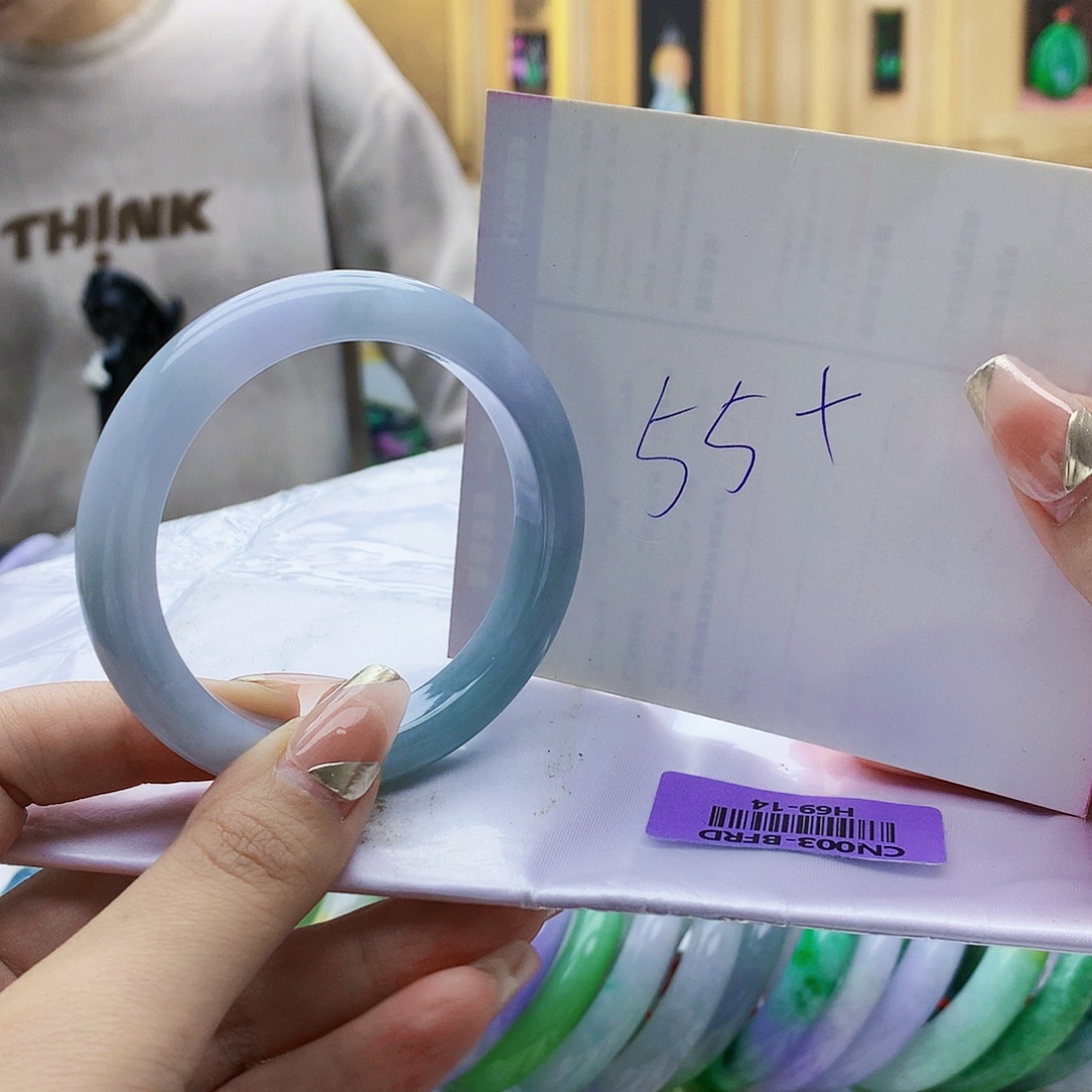 翡翠未镶嵌手镯9000……