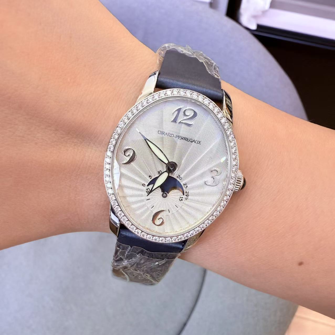95新 Girard- Perregaux/芝柏表 机械,35x 30毫米,白金,250226015