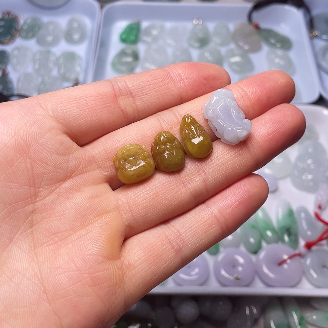 翡翠颈饰未镶嵌翡翠