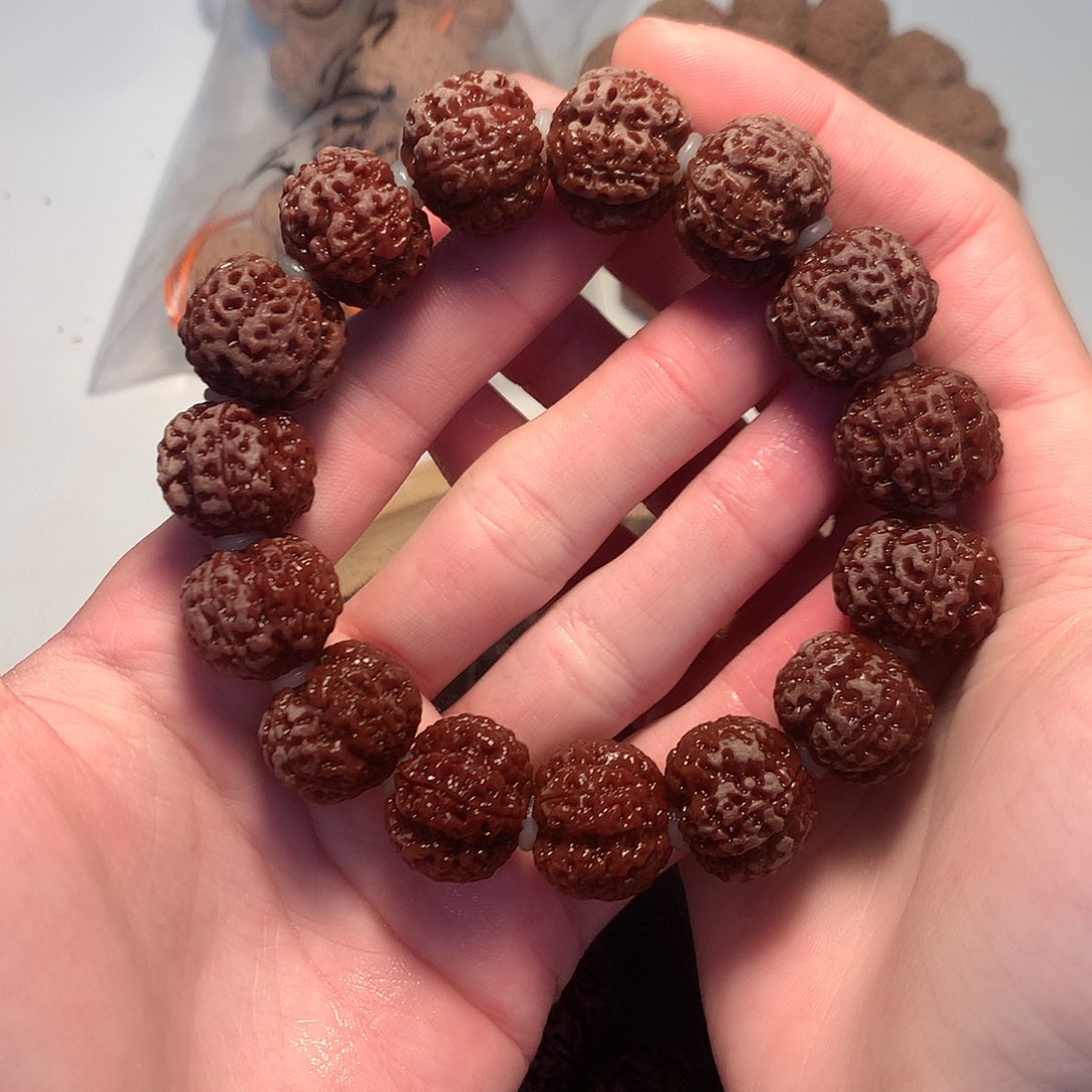 金刚菩提手串19安娜蜂王梅花头货