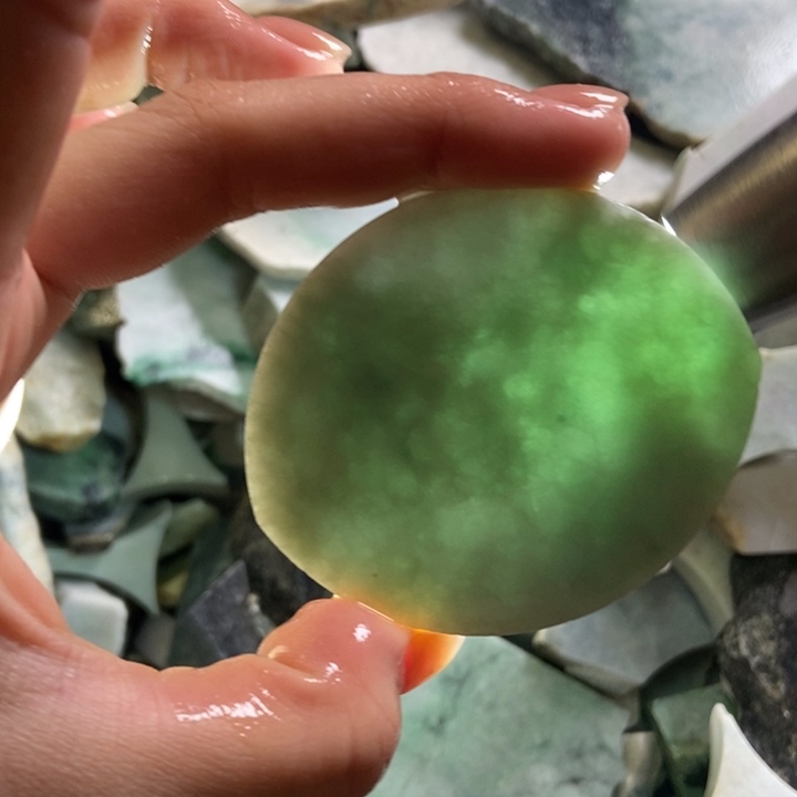 翡翠颈饰未镶嵌天然翡翠