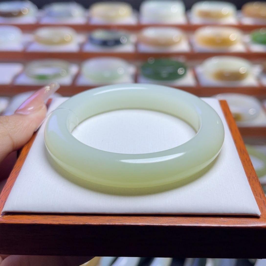 【闪购商品】和田玉手镯未镶嵌