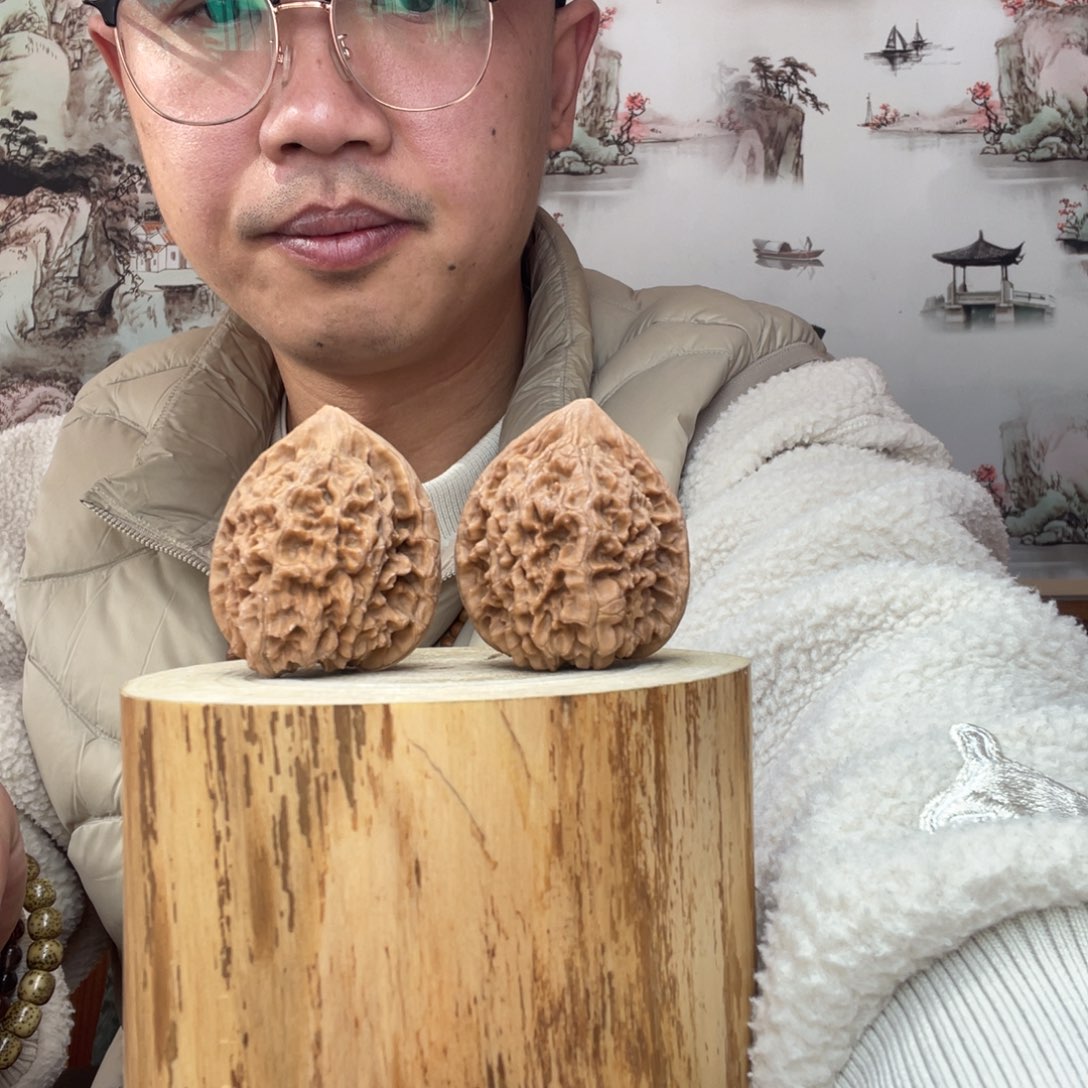 文玩核桃把件官帽尖微磕