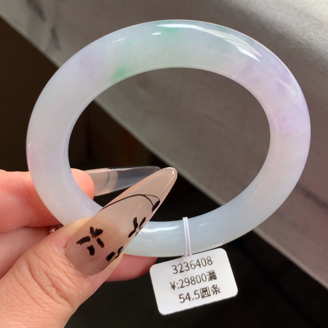 翡翠手镯未镶嵌淡春彩飘花圆条