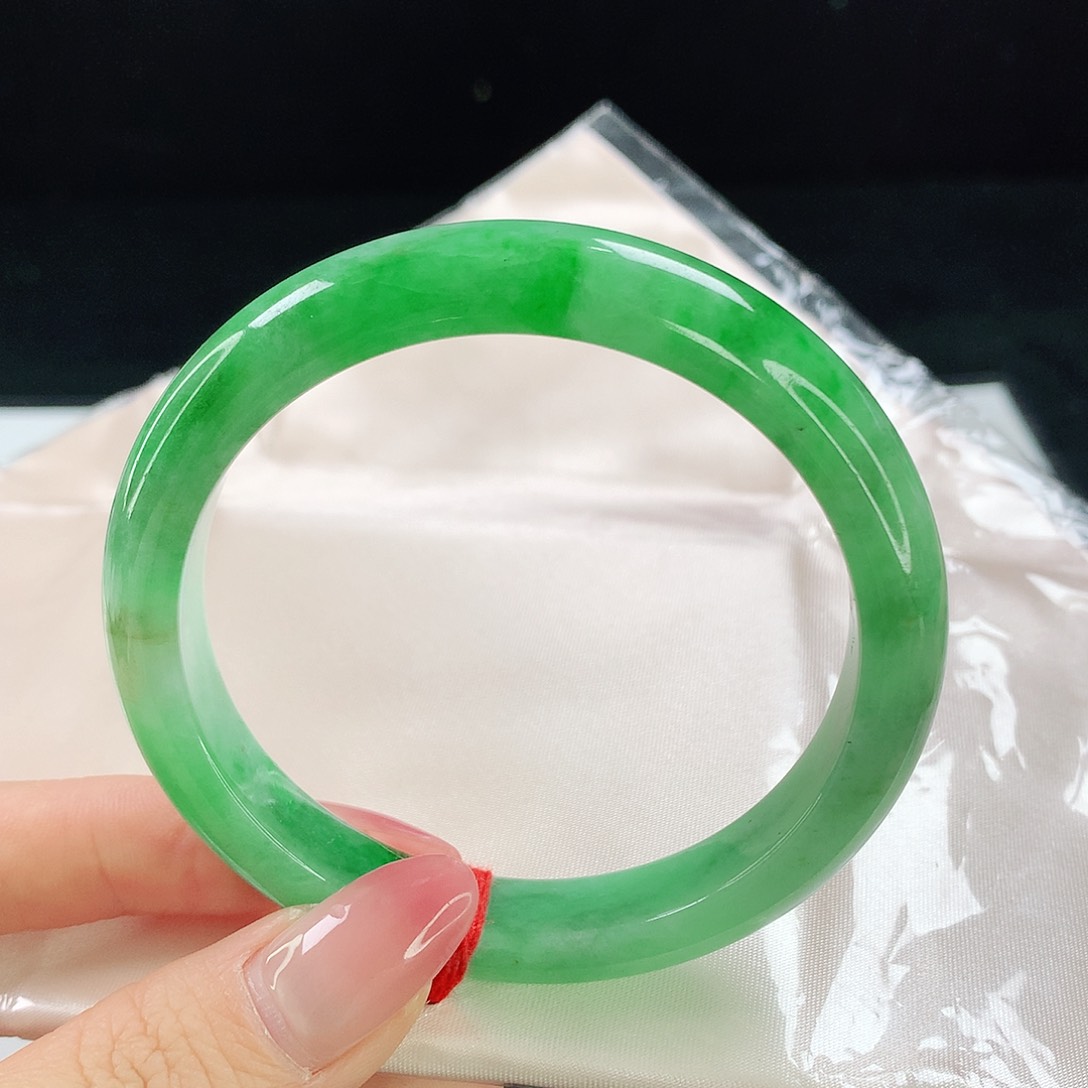 翡翠手镯未镶嵌654翡翠