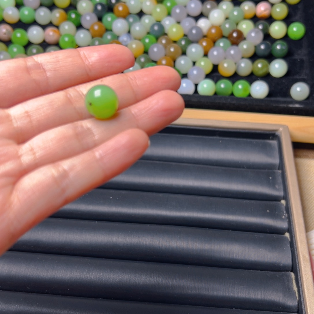 和田玉未镶嵌车挂