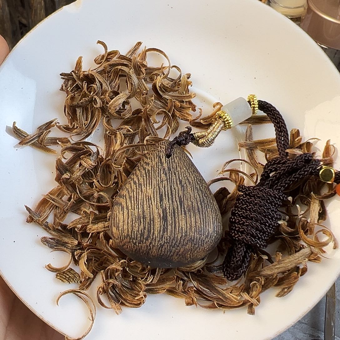 沉香沉香枕水滴吊坠奇楠沉香原料