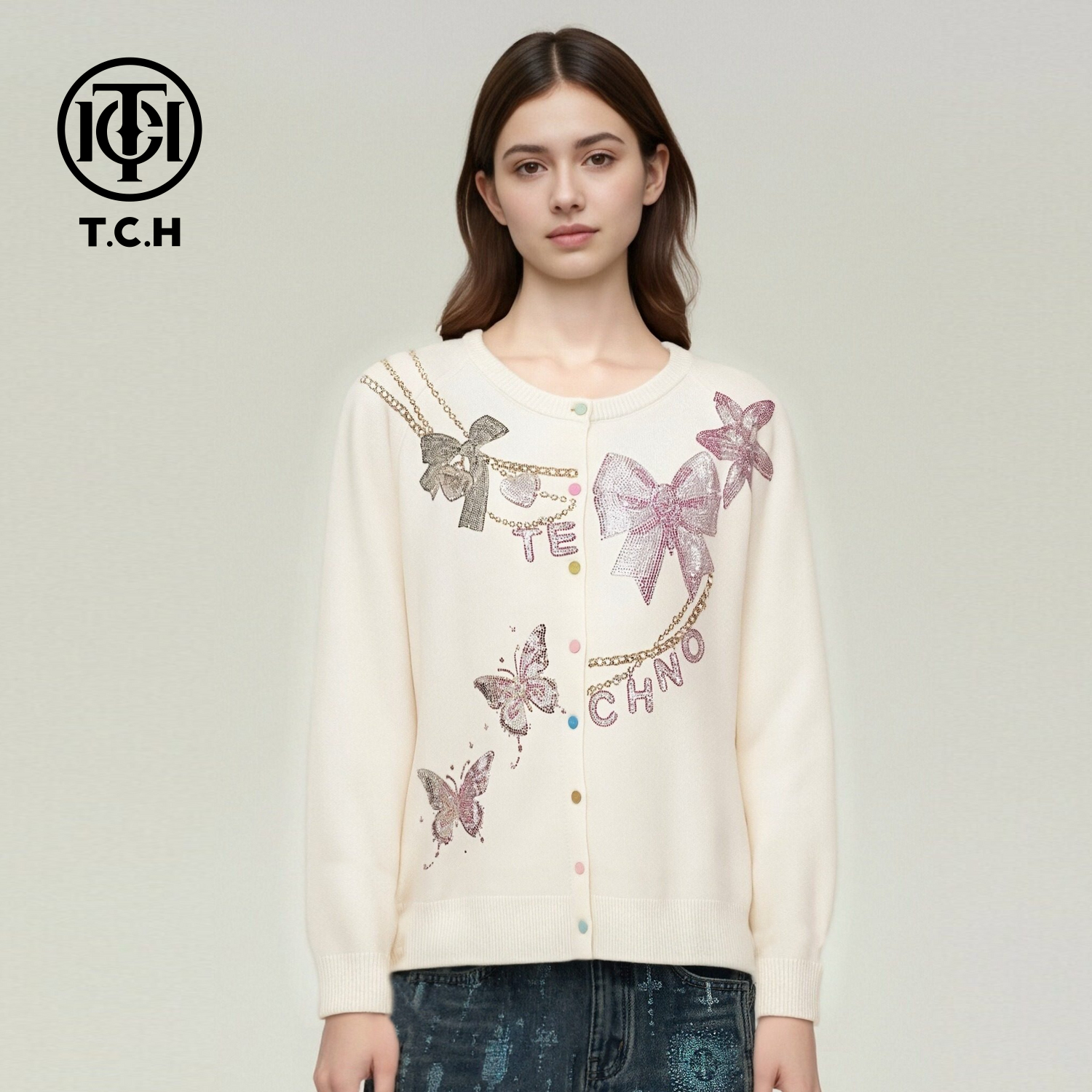 TCH私服时尚潮流宽松彩扣彩钻蝴蝶米色针织开衫T78A43E1001