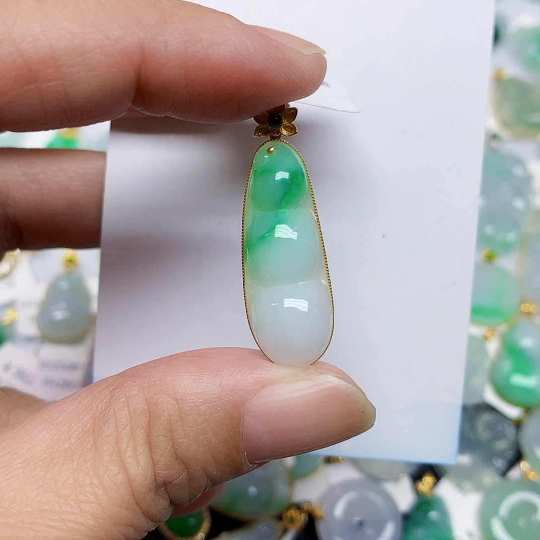 翡翠18K金镶嵌颈饰3678883