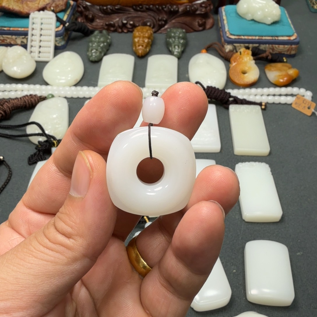 和田玉颈饰未镶嵌