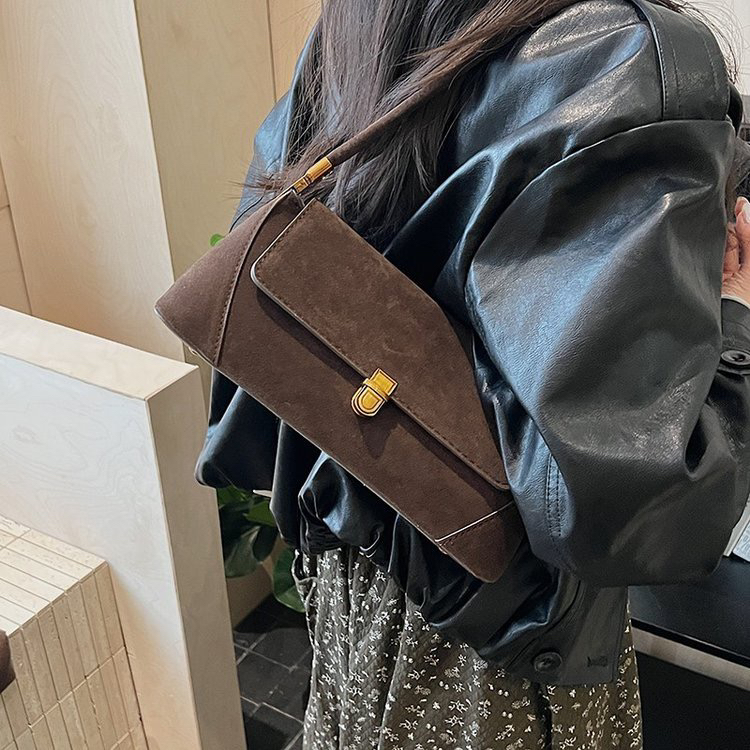 高级感复古新款大容量单肩腋下法棍包百搭休闲小众秋冬季通勤女