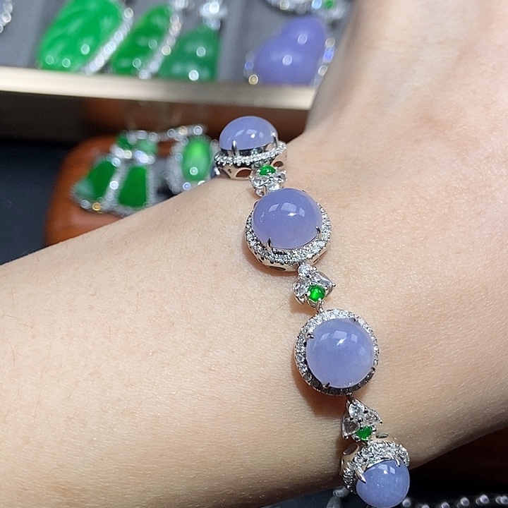 颈饰18K金镶嵌翡翠