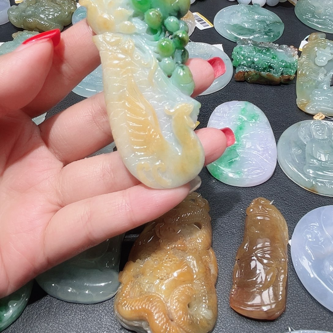 翡翠未镶嵌颈饰吊坠