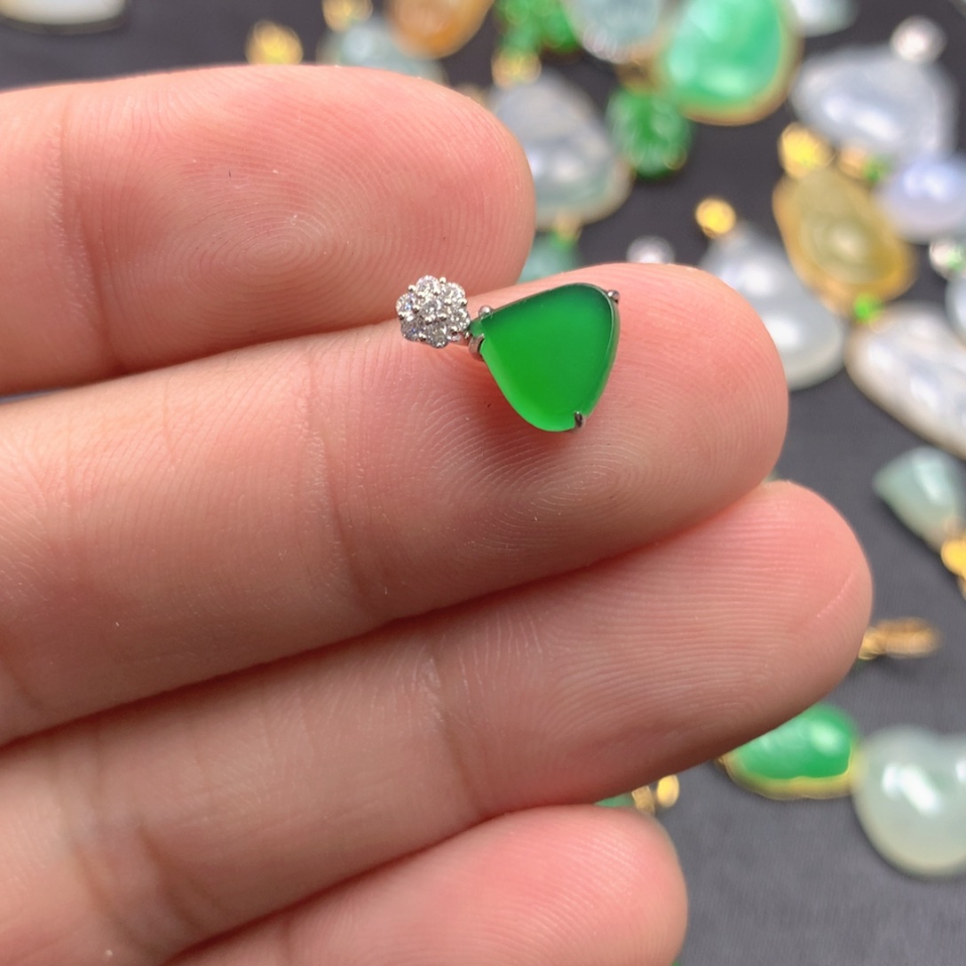 【闪购商品】颈饰18K金镶嵌翡翠木*1翡翠