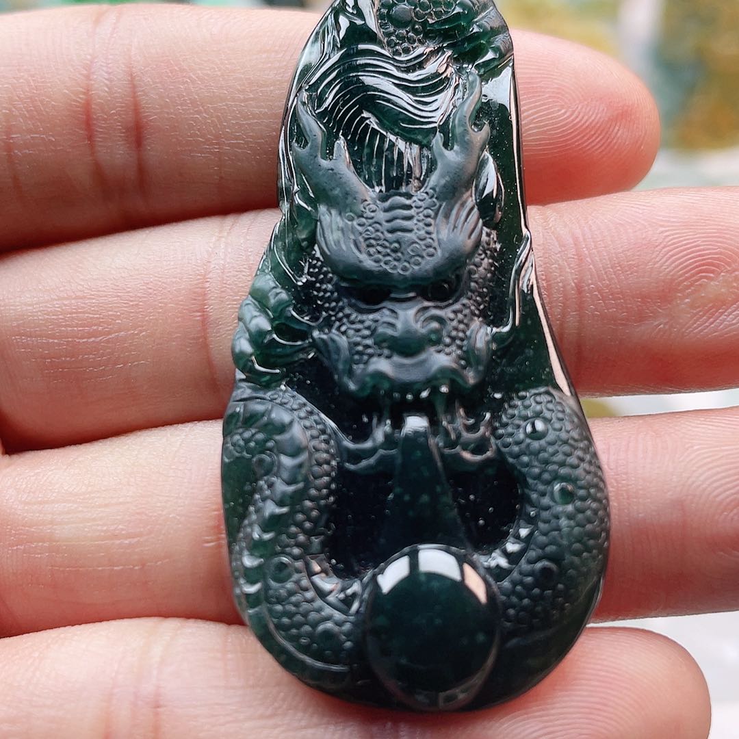 翡翠颈饰未镶嵌龙