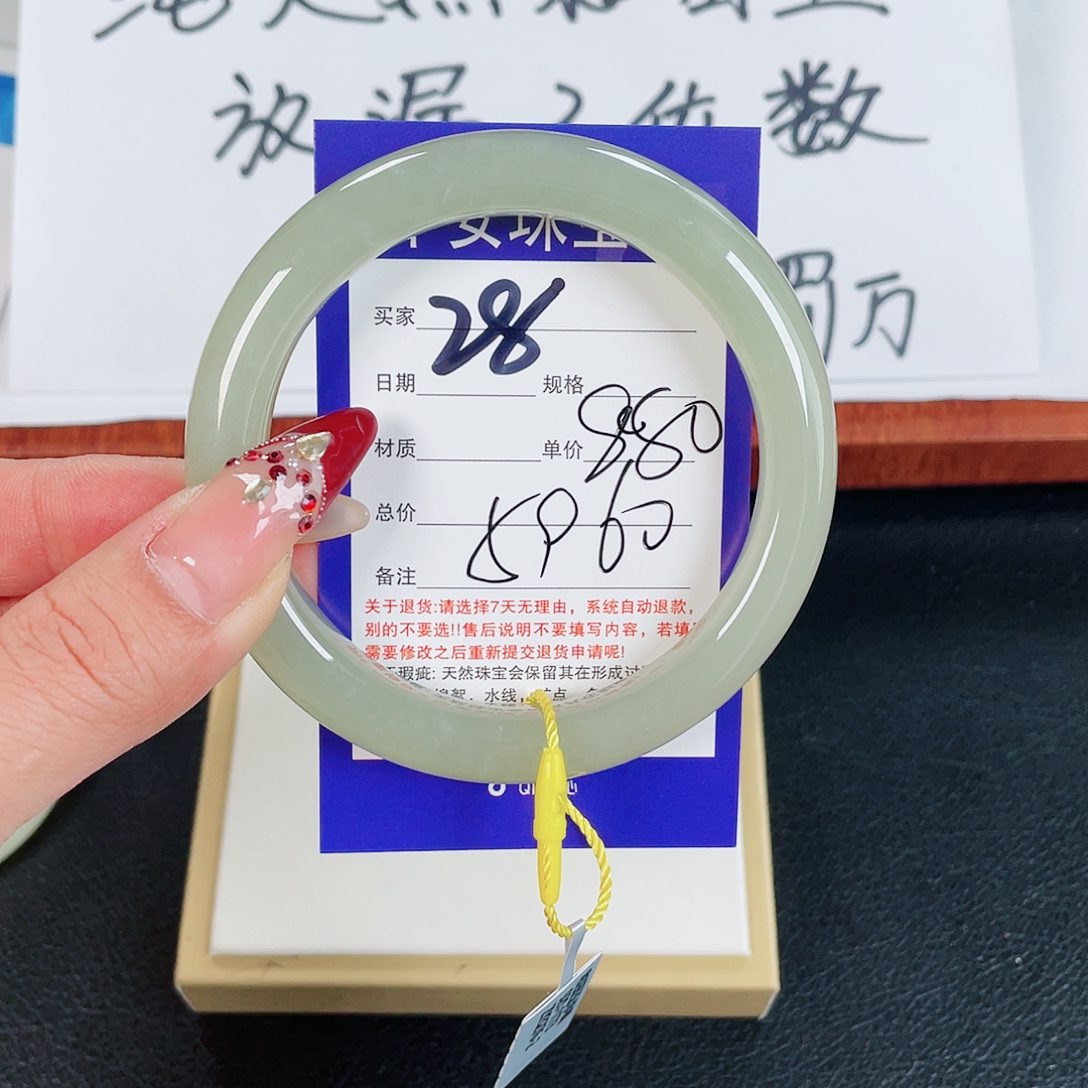 和田玉手镯未镶嵌