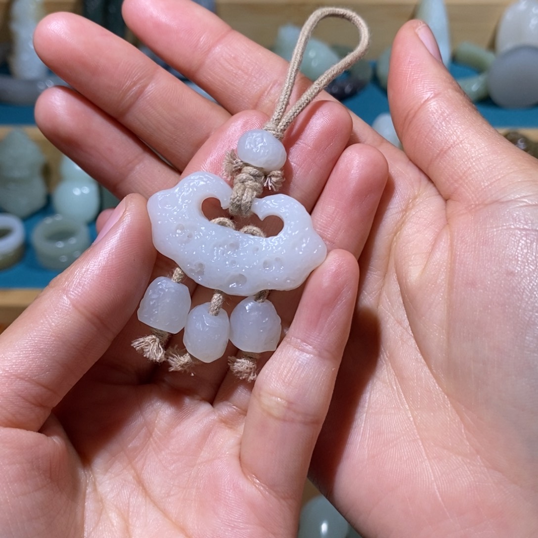 M***i和田玉未镶嵌颈饰