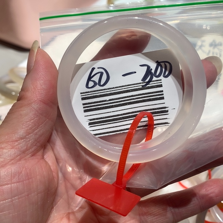 玛瑙/玉髓手镯未镶嵌60