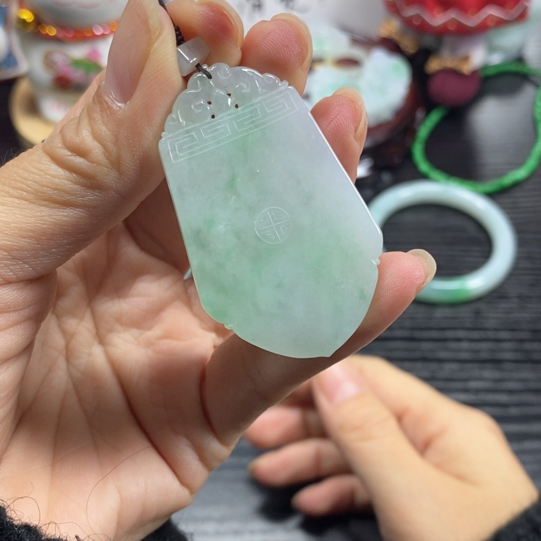 翡翠颈饰未镶嵌天然翡翠