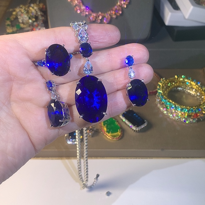 非金属77戒指。              