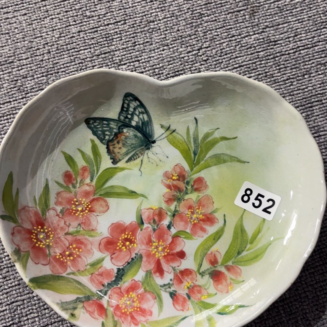 瓷片兔兔好可爱呀