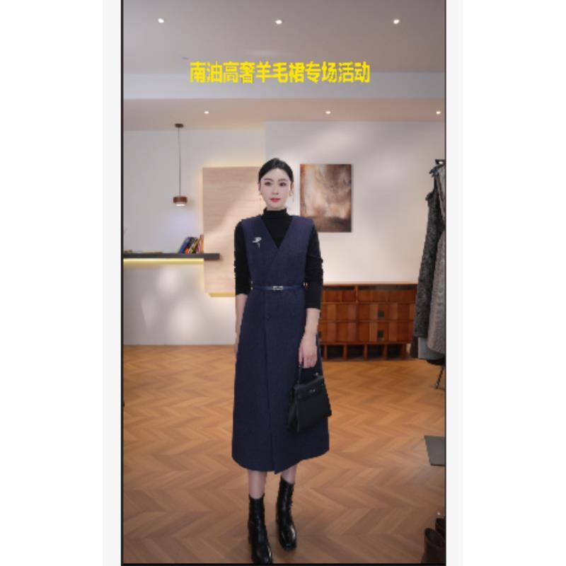 【秀秀】复古风显瘦默认款式连衣裙女装轻奢秋冬时尚 H-1593