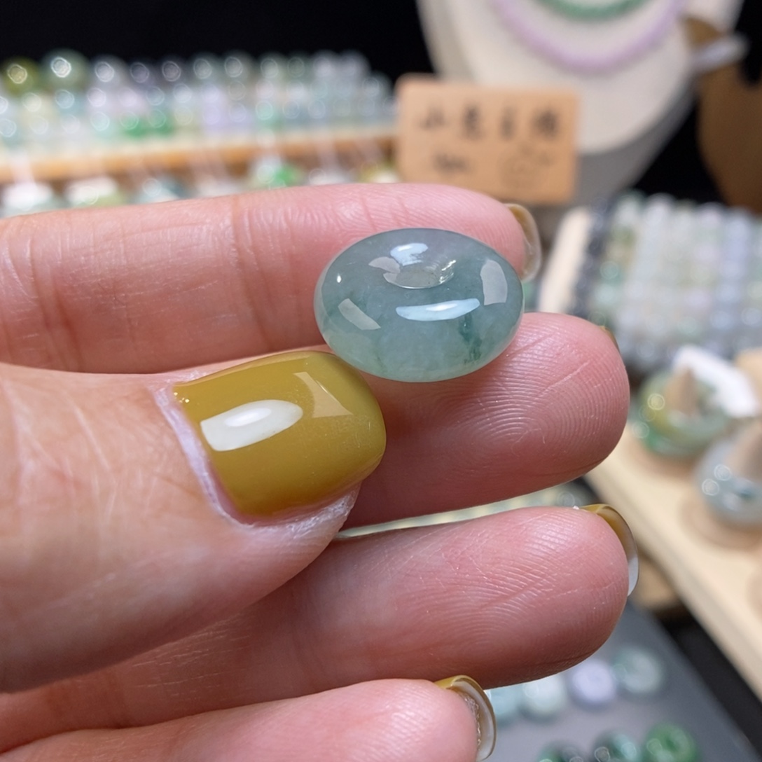 翡翠未镶嵌颈饰飘花