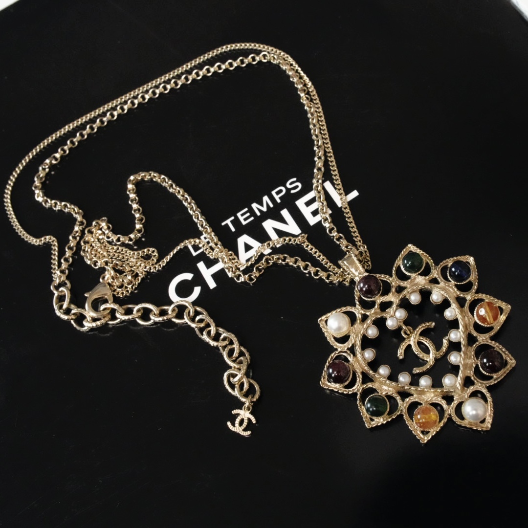 Chanel 琉璃芒星花朵吊坠项链