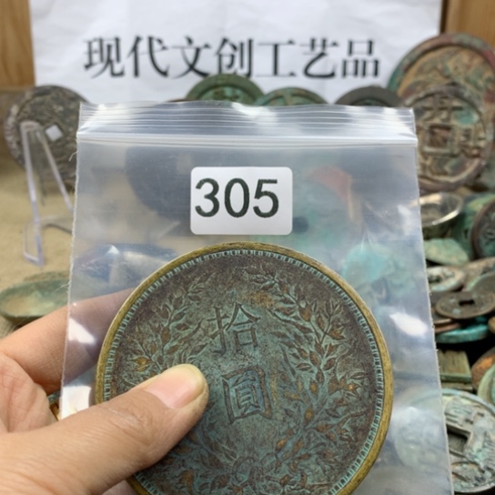 铜遇***人现代文创工艺品