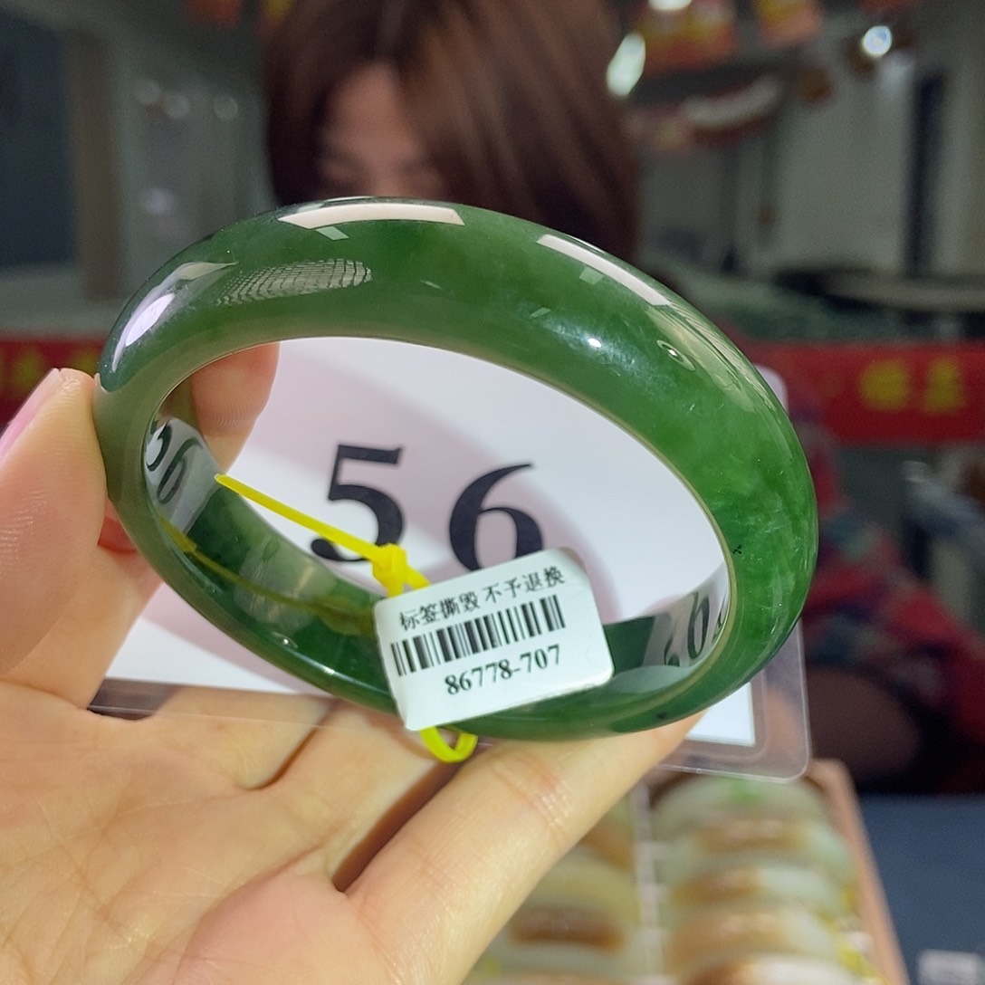 和田玉手镯未镶嵌纹红皮