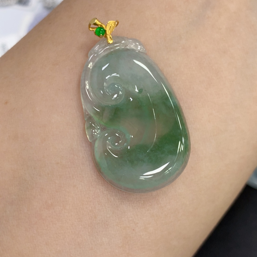 颈饰18K金镶嵌翡翠