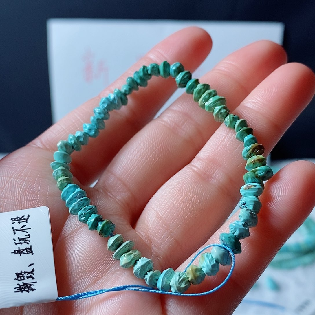 绿松石颈饰未镶嵌