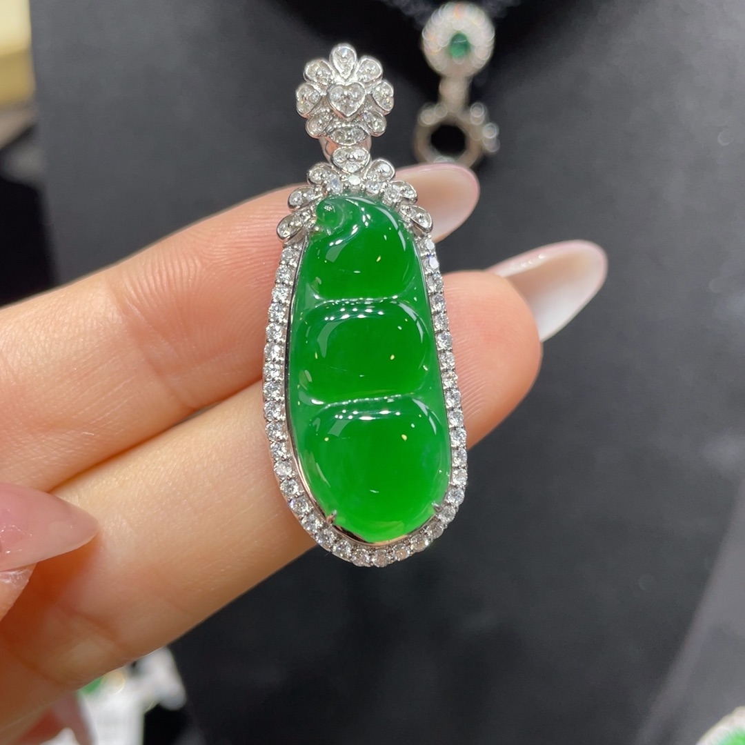 翡翠颈饰18K金镶嵌天然缅甸翡翠a货