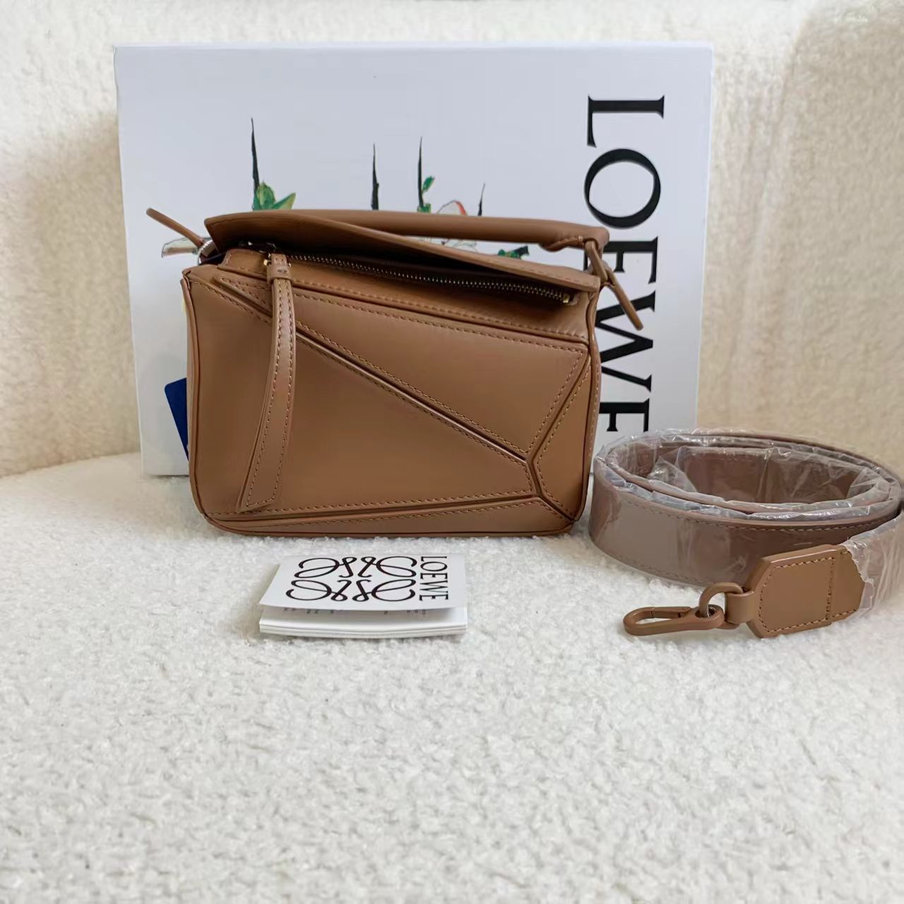 99新 LOEWE/罗意威 壹臻/胡桃色puzzle mini 包57749609