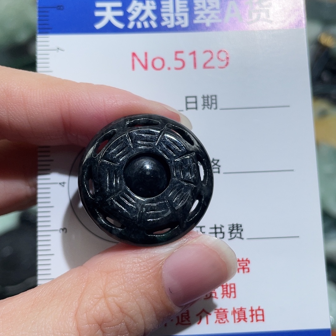 翡翠未镶嵌挂件5129