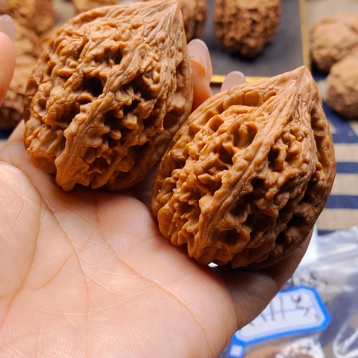 o***c文玩核桃把件大沽石