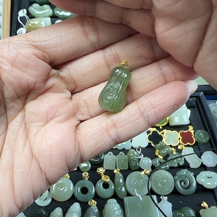 和田玉吊坠(不含链)18K金镶嵌永*韵