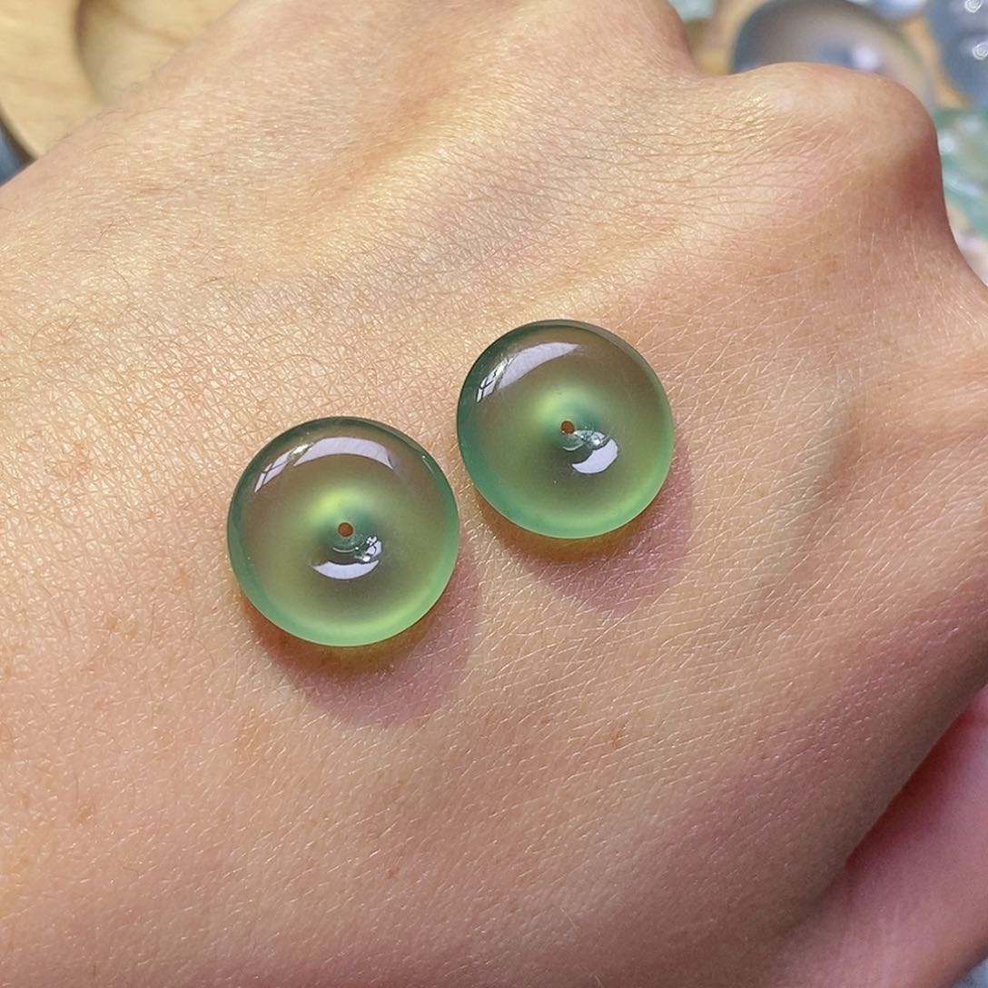 翡翠颈饰未镶嵌宏*翡翠