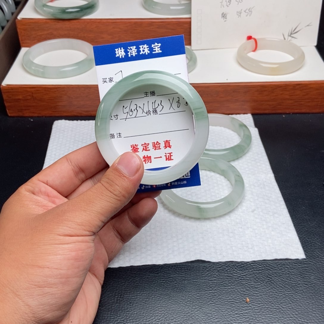 菱***r石英质玉手镯未镶嵌7