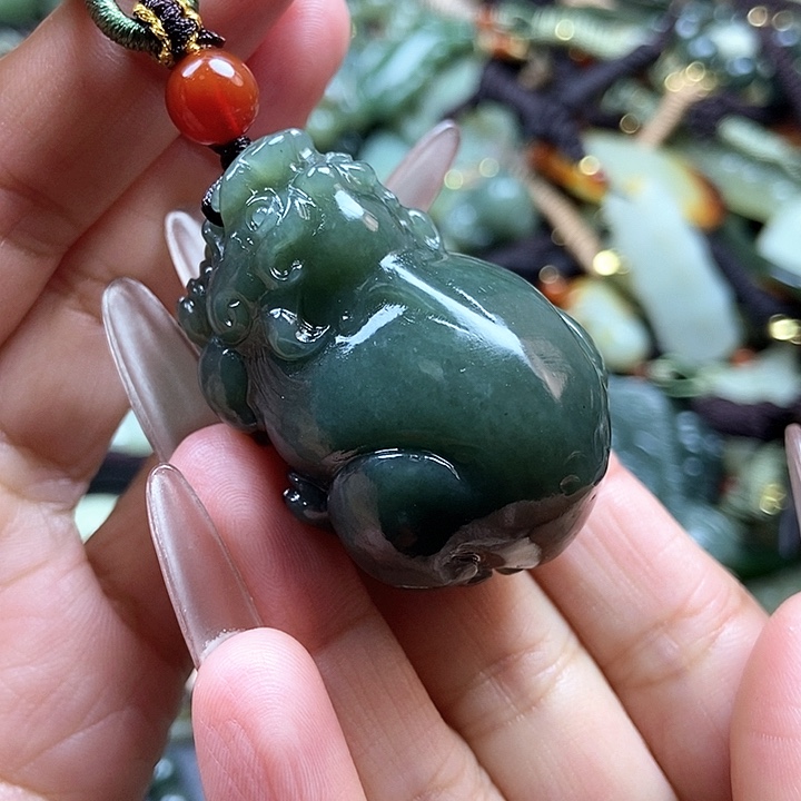 和田玉颈饰足铂镶嵌