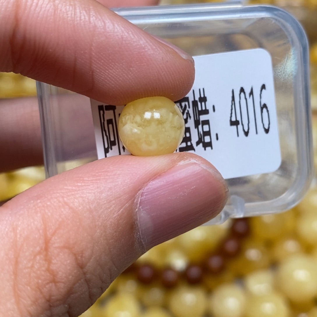 蜜蜡未镶嵌珠宝奇石4016