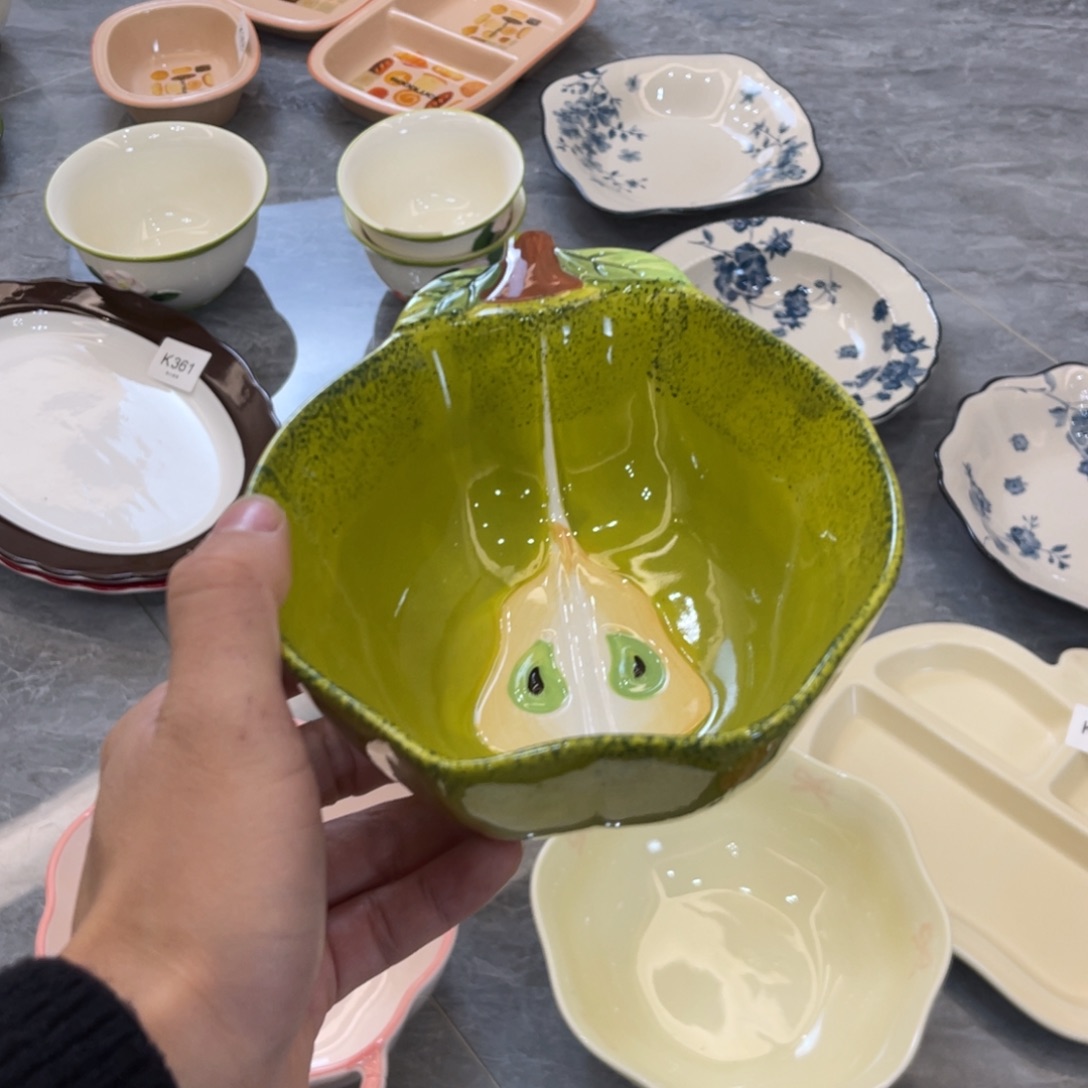 陶瓷微瑕餐具介意勿拍，满18飞！