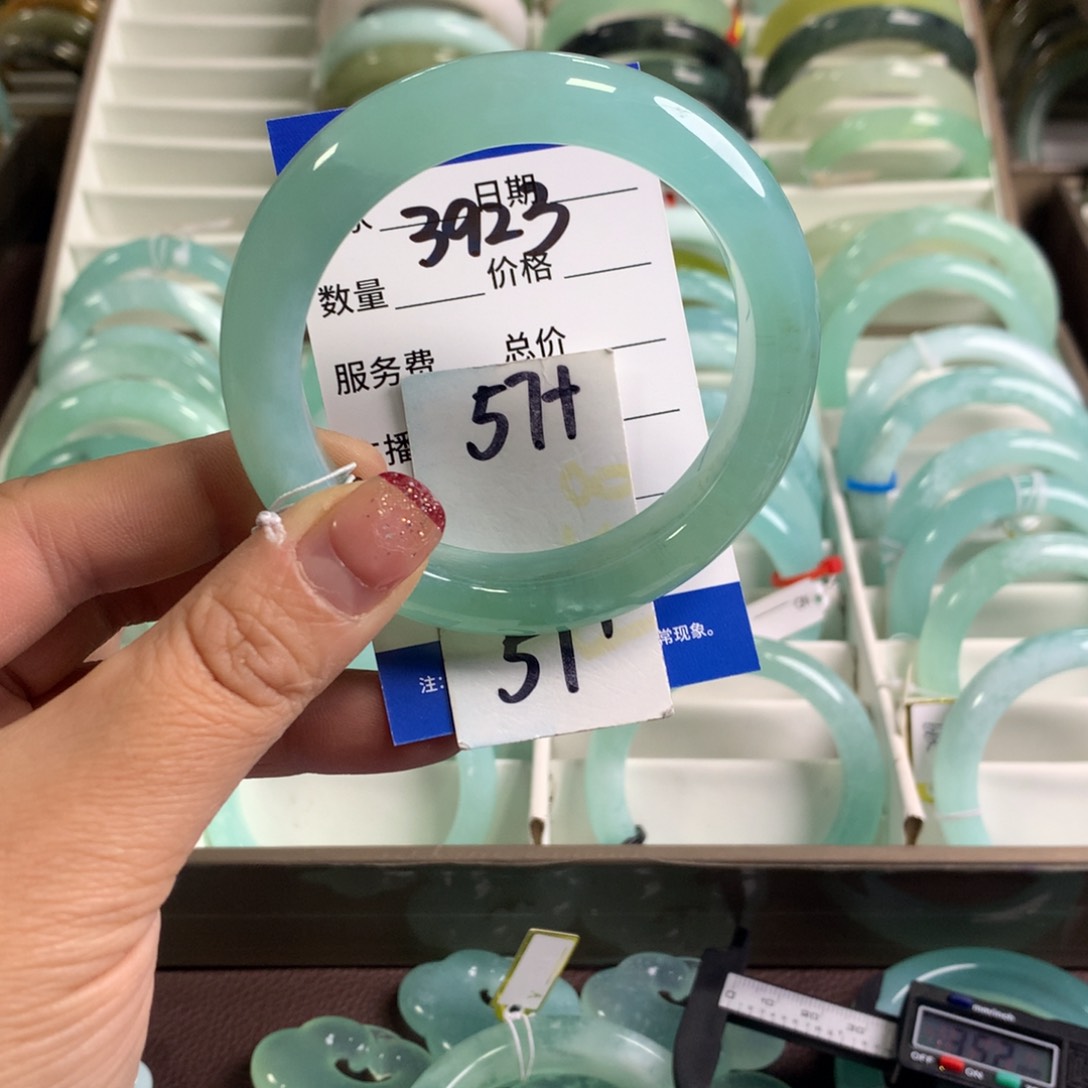 蛇纹石玉手镯未镶嵌3923