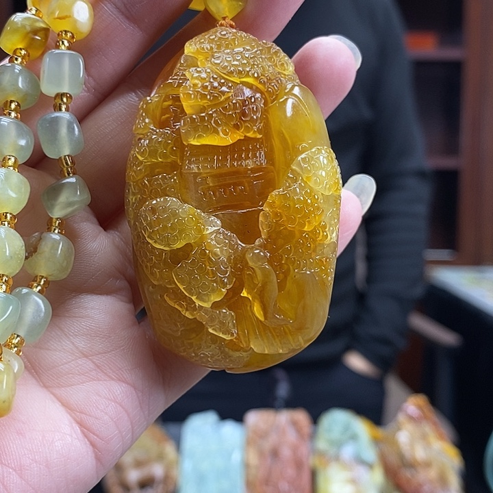 蛇纹石玉未镶嵌颈饰