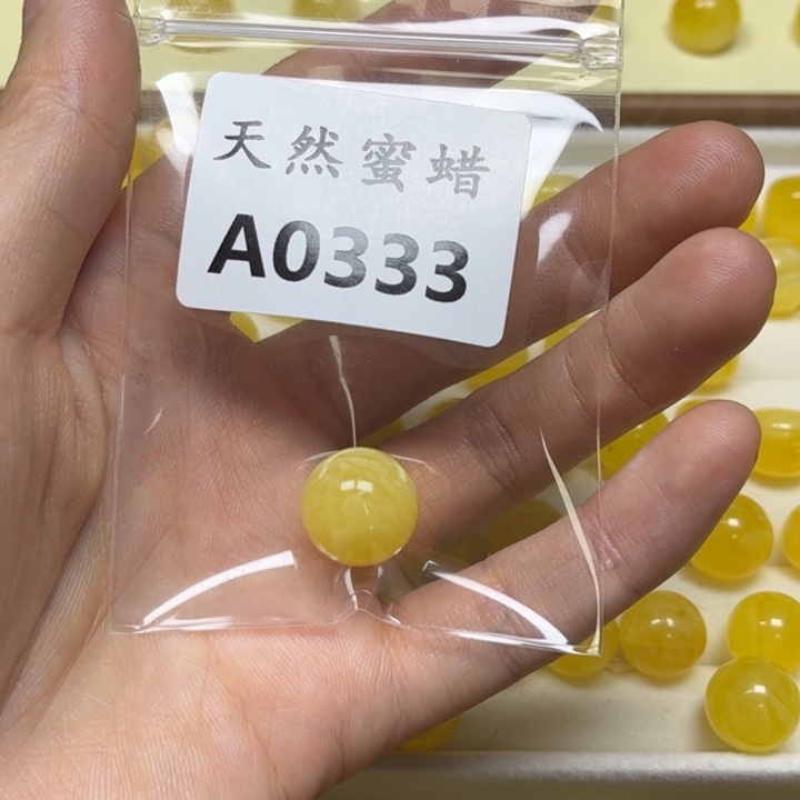 艺***姐琥珀未镶嵌珠宝奇石A0333