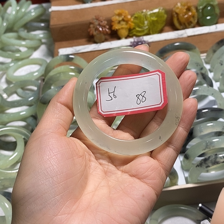 岫玉未镶嵌手镯（圆镯）