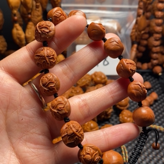 橄榄核吊坠桃金鱼