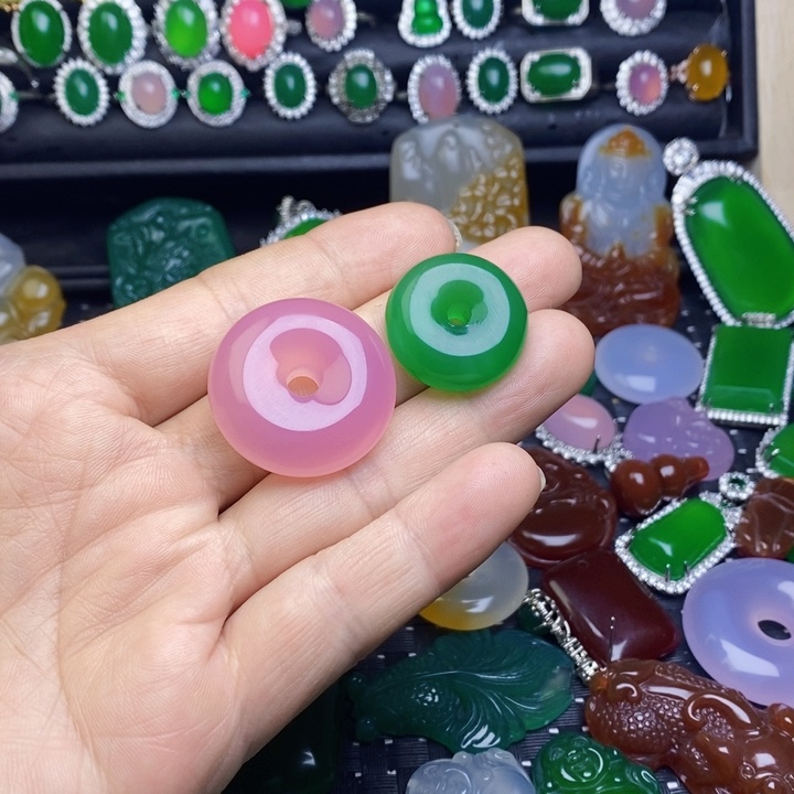 玛瑙/玉髓足铂镶嵌颈饰