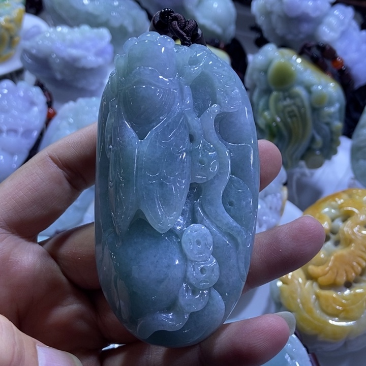 翡翠未镶嵌挂件一鸣惊人